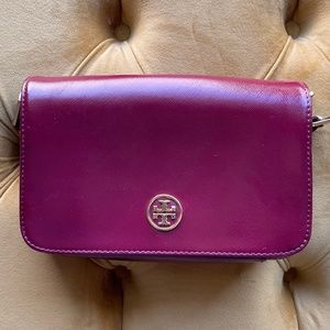 Tory Burch Robinson Mini Shoulder Bag (Black), Women's Fashion, Bags &  Wallets, Cross-body Bags on Carousell